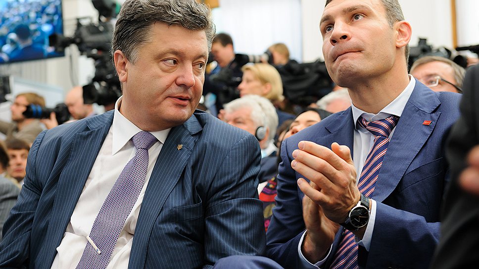 Лидер партии УДАР Виталий Кличко, бизнесмен и политик Петр Порошенко 