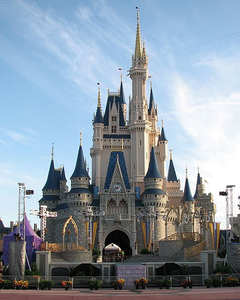 1971 год. Во Флориде (США) открыто самое крупное в мире место развлечений - Disney World