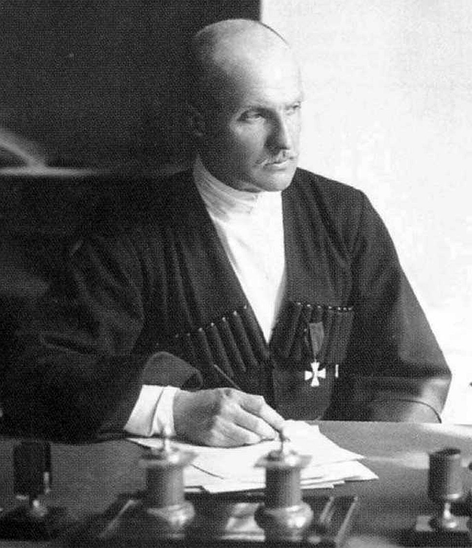 1917 год. В Чигирине съезд украинского Вольного казачества провозгласил генерала Павла Скоропадского своим атаманом 