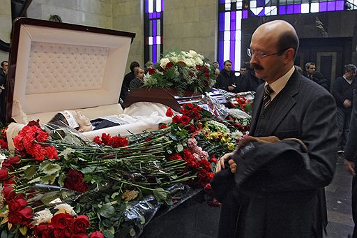Президент - председатель правления ЗАО "Внешторгбанк Розничные услуги" Михаил Задорнов на панихиде по экс-министру финансов России Борису Федорову в Большом ритуальном зале ЦКБ УД президента России