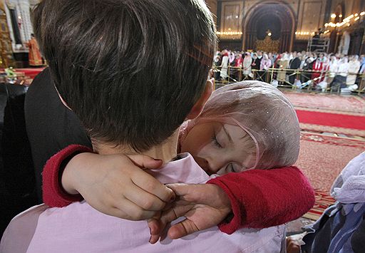 Пасхальная заутреняя и праздничная божественная литургия прошли в храме Христа Спасителя