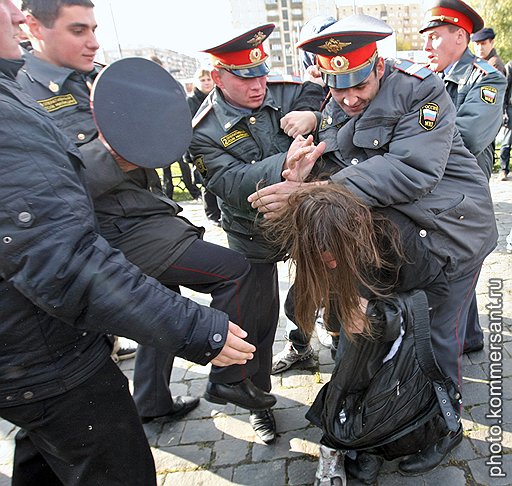 10.10.2009 Активисты левых организаций Москвы митинговали на площади у станции метро "Улица 1905 года": "День гнева" завершал "Неделю единых действий"