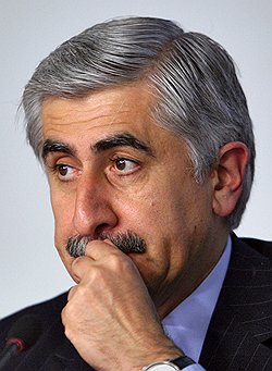 Мы не принимали решений ставить в самолет табуретки вместо кресел только потому, что табуретки у нас производятся, а вот кресла — нет
