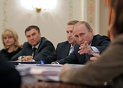 Слева направо: министр здравоохранения и социального развития России Татьяна Голикова, заместитель председателя правительства России, руководитель аппарата правительства России Вячеслав Володин, первый заместитель председателя правительства России Игорь Шувалов и председатель правительства России Владимир Путин