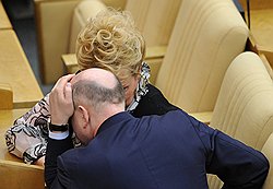 Любовь Слиска (на втором плане) и Владимир Плигин