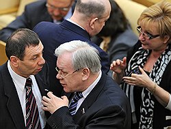 Сергей Марков (слева) и Сергей Попов (в центре)