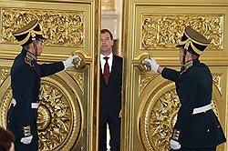 Президент России Дмитрий Медведев (в центре) 