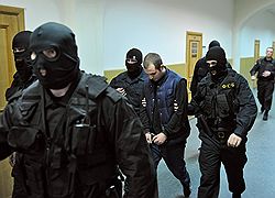 Бизнесмен Иван Назаров (в центре)
