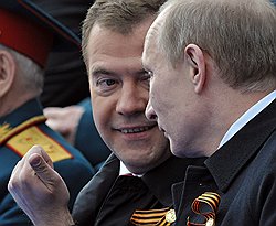 Президент России Дмитрий Медведев (слева) и председатель правительства России Владимир Путин (справа) во время проведения Военного парада на Красной площади, посвященного 66-й годовщине Победы в Великой Отечественной войне 