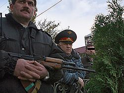 Министр внутренних дел Дагестана Адильгерей Магомедтагиров (в центре)