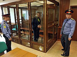 Обвиняемый в убийстве Анзор Булкаев (в центре) во время заседания Московского городского суда. Анзор Булкаев был оправдан Мосгорсудом по делу об убийстве криминальных авторитетов в Москве в 2005 году в кафе "Желтая субмарина", но признан виновным по другому делу 
