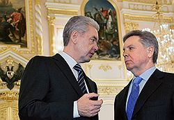 Мэр Москвы Сергей Собянин (слева) и губернатор Московской области Борис Громов (справа)