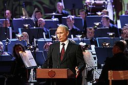 Председатель Правительства России Владимир Путин перед началом гала-концерта "Дрезден-Петербург" в Михайловском театре