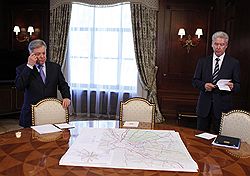 Мэр Москвы Сергей Собянин (справа) и губернатор Подмосковья Борис Громов  
