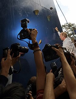 Председатель правительства России Владимир Путин на всероссийскиом молодежном образовательном форуме "Селигер-2011" 