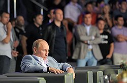 5 августа в Сочи на "Плотформе" прошел чемпионат по борьбе без правил, в котором, кроме бойцов из США и Бразилии, участвовал председатель правительства России Владимир Путин  