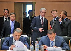 Губернатор Московской области Борис Громов (второй слева) и мэр Москвы Сергей Собянин (третий справа) во время заседании Объединенной коллегии исполнительных органов власти Москвы и Московской области. Заседание прошло в Мэрии