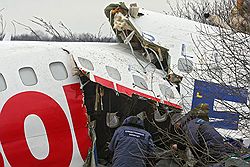 Самолет Ту-154 авиакомпании "Дагестанские авиалинии", потерпевший крушение в московском аэропорту "Домодедово" во время аварийной посадки в результате отказа всех трех двигателей 