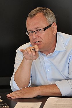 Мы истратили большую сумму денег на Банк Москвы, мы купили Транскредитбанк. У нас нет сегодня избыточного капитала в таком объеме, чтобы делать какие-то серьезные приобретения. А на несерьезные жалко усилий 
