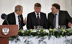 Слева направо: председатель Конституционного суда России Валерий Зорькин, председатель Верховного суда России Вячеслав Лебедев и председатель Высшего Арбитражного суда России Антон Иванов