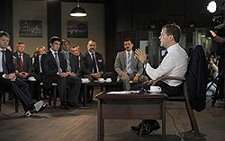 Президент России Дмитрий Медведев на встрече с активом партии "Единая Россия" в Южном федеральном округе 