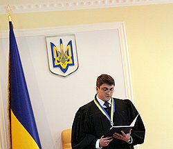 Судья Родион Киреев во время оглашения приговора по делу Тимошенко в зале Печерского районного суда города Киева