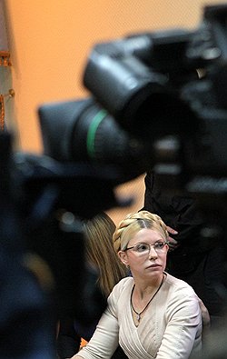 Экс-премьер-министр Украины Юлия Тимошенко во время оглашения приговора по ее делу в зале Печерского районного суда города Киева