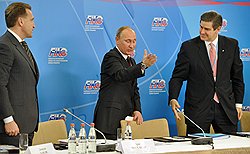 Первый заместитель председателя правительства России Игорь Шувалов, председатель правительства России Владимир Путин и исполнительный директор аудиторской компании Ernst & Young Global Джеймс Терли на 25-ом пленарном заседании Консультативного совета по иностранным инвестициям (КСИИ). Заседание прошло в отеле "Балчуг Кемпински"