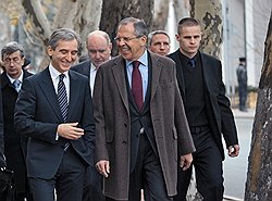Министр иностранных дел Молдовы Юрий Лянкэ (слева) и министр иностранных дел России Сергей Лавров (справа) во время визита министра иностранных дел России Сергея Лаврова в Молдавию 