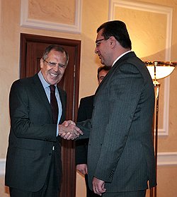 Министр иностранных дел России Сергей Лавров (слева) и и.о. президента Молдавии, председатель парламента Молдавии, Мариан Лупу во время визита министра иностранных дел России Сергея Лаврова в Молдавию 