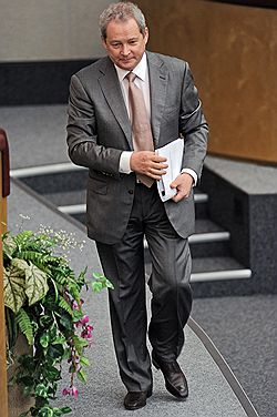 Министр регионального развития России Виктор Басаргин (слева)  