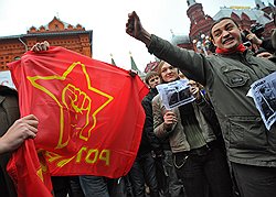Акция оппозици под лозунгом: "Народ против незаконных выборов" состоялась на площади Революции. Организаторы акции "Левый фронт", "Трудовая Россия", "Солидарность", ПАРНАС 