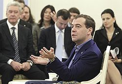 Президент России Дмитрий Медведев на встрече с представителями Общественного комитета сторонников