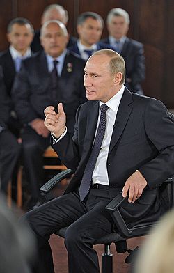 Председатель правительства России Владимир Путин на встрече с руководителями региональных общественных приемных председателя партии "Единая Россия"