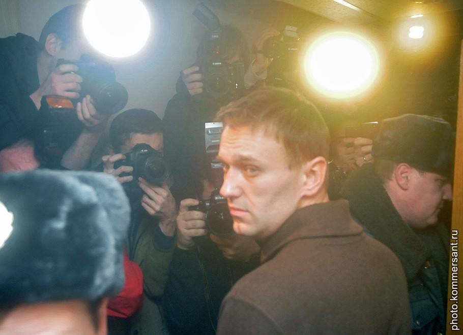 Блогер, основатель проекта "Роспил" Алексей Навальный после рассмотрения ходатайства о мере пресечения в отношении его в 370 Мировом судебном участке Тверского суда 