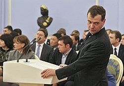 Президент России Дмитрий Медведев на встрече с активом "Единой России"