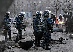 В воскресенье на опустевших улицах Жанаозена не осталось практически никого кроме омоновцев 