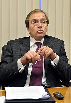 Надо проработать детали с получением права регресса страховщиками. Есть опасность, что страховая компания в таком случае не будет заинтересована в прохождении клиентом ТО, чтобы потом требовать с него средства, потраченные на выплату  