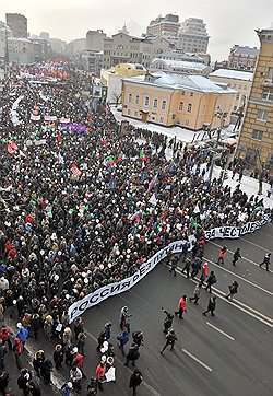 Акция "За честные выборы" прошла в форме шествия от Калужской площади по улице Большая Якиманка до Болотной площади 