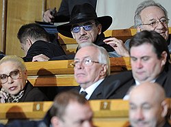 Актер Михаил Боярский (на втором плане в центре) во время встречи председателя правительства России, кандидата в президенты России Владимира Путина со своими доверенными лицами. Встреча прошла в Политехническом музее 