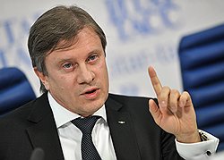 Генеральный директор компании "Аэрофлот - российские авиалинии" Виталий Савельев