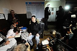 Кандидат в президенты России Михаил Прохоров во время голосования на избирательном участке № 1110 в деревне "Памяти 13 борцов" в Емельяновском районе Красноярского края