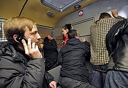 Оппозиция отмечала это событие в автозаках 