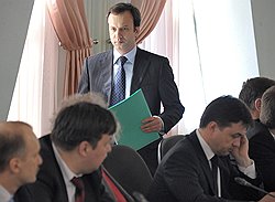 Помощник Президента России Аркадий Дворкович на заседании рабочей группы по подготовке предложений по формированию в России системы "открытое правительство", посвященном вопросам борьбы с коррупцией 