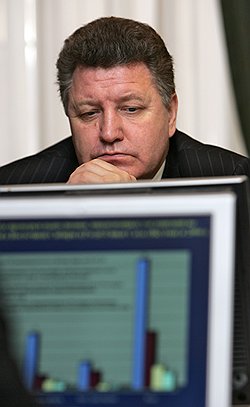 Источник в Роснедрах полагает, что глава ведомства Анатолий Ледовских "не решится" отзывать лицензии у структур "Мечела"