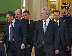 Первый заместитель руководителя администрации президента России Вячеслав Володин (слева) и мэр Москвы Сергей Собянин (второй справа) во время заседания Государственного Совета в расширенном составе. Заседание прошло в Георгиевском зале Кремля
