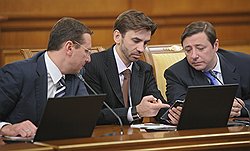 Церемония представление членов нового правительства России в Доме правительства. Министр регионального развития Олег Говорун, министр по связи с открытом правительством Михаил Абызов и заместитель председателя правительства, полномочный представитель президента России в Северо-Кавказском федеральном округе Александр Хлопонин во время церемонии