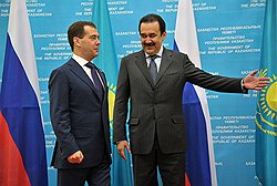 Рабочий визит председателя правительства России Дмитрия Медведева в Казахстан. Председатель правительства России Дмитрий Медведев (слева) и премьер-министр Казахстана Карим Масимов (справа) на российско-казахстанских межправительственных переговорах 