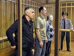 Генерал-лейтенант МВД Александр Боков, директор ООО "Стройбетон" Сергей Степанов и директор Международного фонда развития казачества Михаил Креймер, обвиняемые в хищении почти 10 миллионов долларов, во время оглашения приговора по их делу в Никулинском суде 