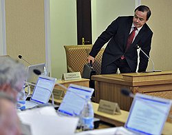 Лидер партии "Правое дело" Андрей Дунаев во время заседании квалификационной коллегии судей России по отбору кандидата на должность председателя Верховного суда России